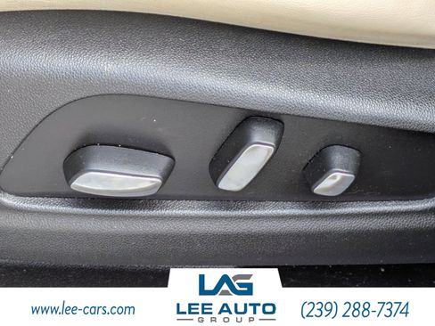 Used 2017 Cadillac XT5 Luxury w/ Driver Awareness Package FWD image 17
