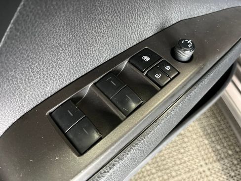 Used 2023 Toyota Camry SE AWD/4WD image 4