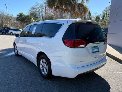 Used 2018 Chrysler Pacifica Touring Plus image 3