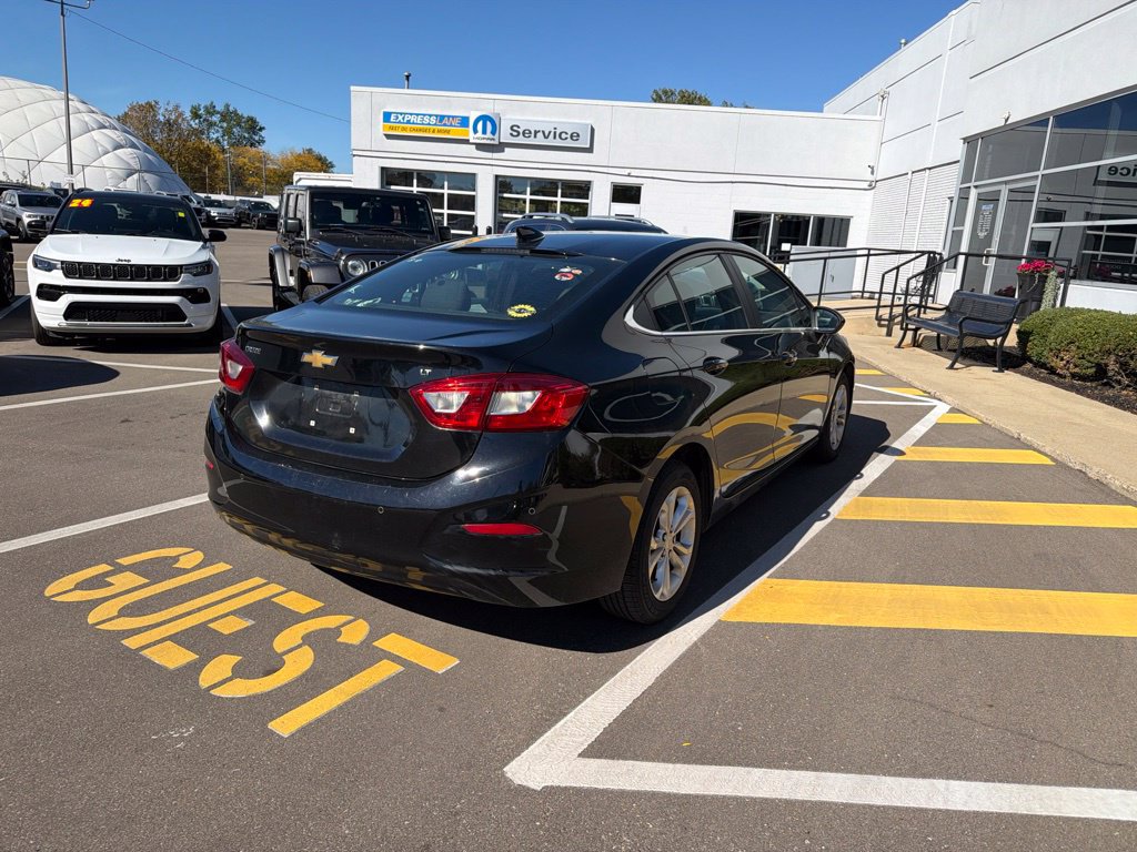 Used 2019 Chevrolet Cruze LT w/ Convenience Package FWD image 11