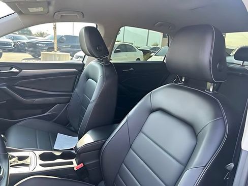 Used 2023 Volkswagen Jetta SE FWD image 20