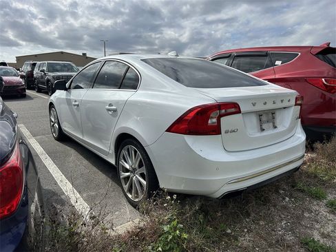 Used 2018 Volvo S60 T5 Inscription image 3