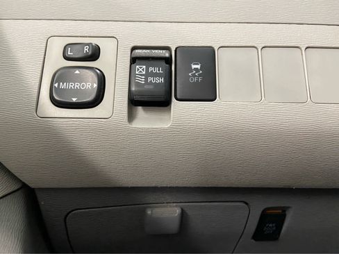 Used 2013 Toyota Sienna XLE image 27