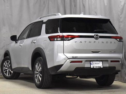 Used 2025 Nissan Pathfinder SL image 7
