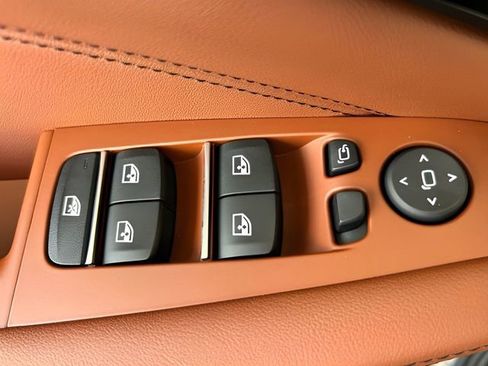 Used 2026 BMW X5 sDrive40i w/ M Sport Package image 15