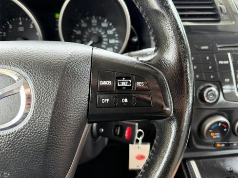Used 2012 MAZDA MAZDA5 Touring w/ Moonroof & Audio Pkg FWD image 11