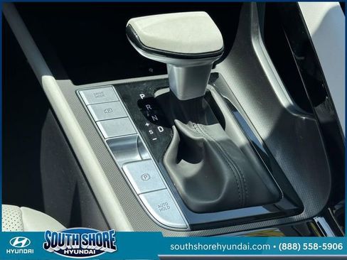 Certified 2025 Hyundai Elantra Limited FWD image 35