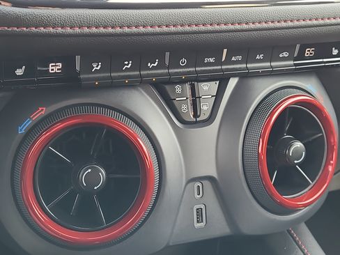 Used 2025 Chevrolet Blazer RS FWD image 21