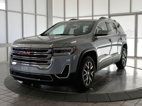 Used 2023 GMC Acadia SLE w/ Driver Convenience Package image 4