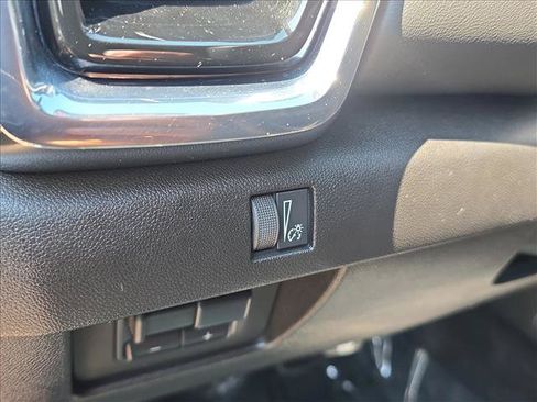 Used 2025 GMC Canyon Elevation RWD image 11