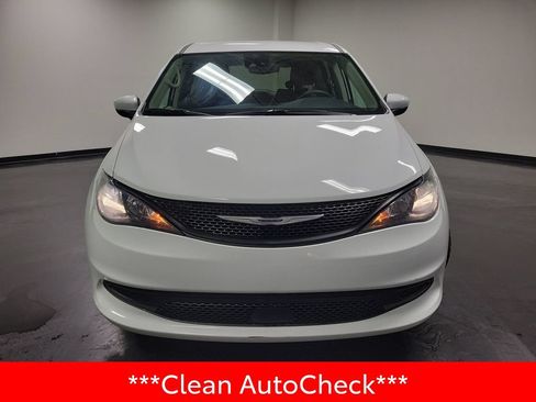 Used 2023 Chrysler Voyager LX FWD image 3