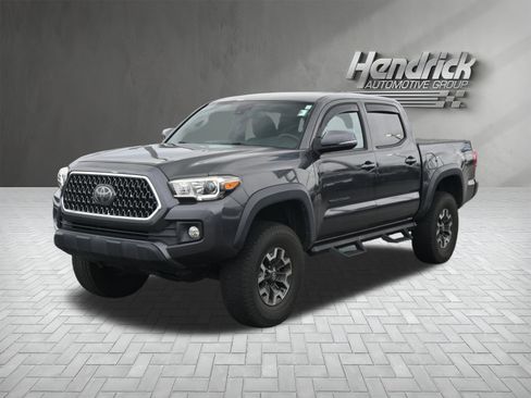 Used 2019 Toyota Tacoma TRD Off-Road w/ Technology Package AWD/4WD image 5