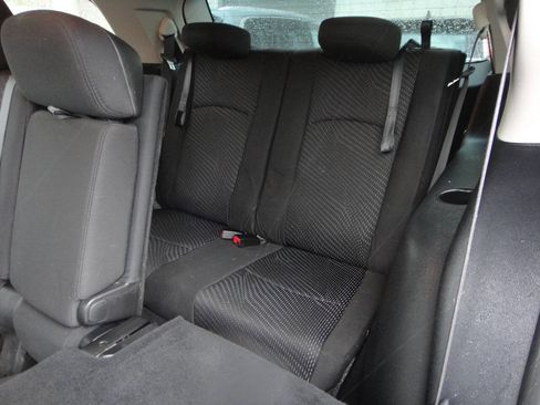 Used 2017 Dodge Journey SE w/ Flexible Seating Group FWD image 12