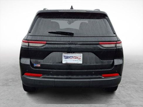 Certified 2023 Jeep Grand Cherokee Altitude image 4