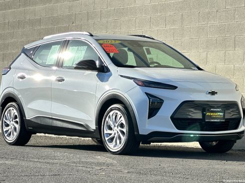 Used 2022 Chevrolet Bolt EUV LT image 1