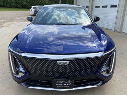 Used 2024 Cadillac Lyriq Luxury AWD/4WD image 3
