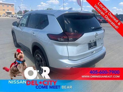 Used 2025 Nissan Rogue SV AWD/4WD image 3