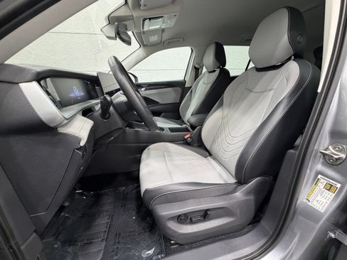 Used 2026 Volkswagen Tiguan SE FWD image 21