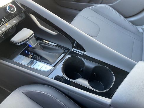 Used 2025 Hyundai Elantra SEL image 41