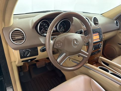 Used 2009 Mercedes-Benz ML 320 BlueTEC 4MATIC image 4