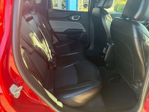 Used 2025 Jeep Compass Latitude image 16