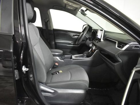 Used 2025 Toyota RAV4 XLE FWD image 33