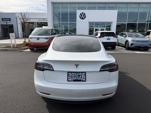 Used 2021 Tesla Model 3 Standard Range Plus image 3