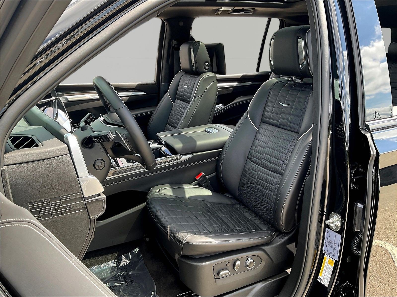 Used 2026 Cadillac Escalade ESV V w/ LPO, ONYX Package AWD/4WD image 21