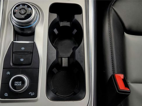 Used 2023 Ford Explorer XLT w/ Equipment Group 202A image 31