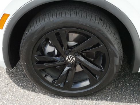 Certified 2023 Volkswagen Tiguan SE R-Line AWD/4WD image 15