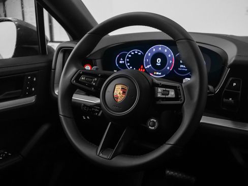 Certified 2025 Porsche Cayenne image 27