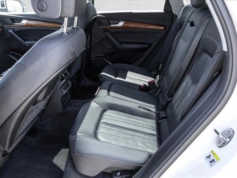 Used 2023 Audi Q5 2.0T Premium w/ Convenience Package AWD/4WD image 21