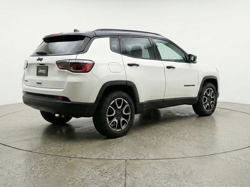 Used 2025 Jeep Compass Trailhawk AWD/4WD image 9
