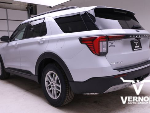 New 2026 Ford Explorer Active w/ Active Comfort Package image 3