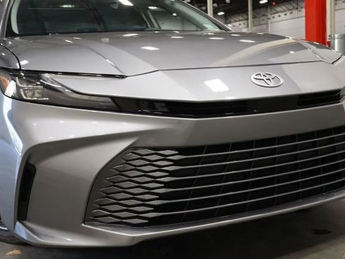 Used 2025 Toyota Camry XLE FWD image 49