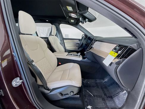 New 2025 Volvo XC90 B5 Plus w/ Protection Package image 31