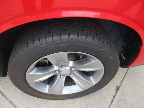 Used 2016 Dodge Challenger SXT image 20