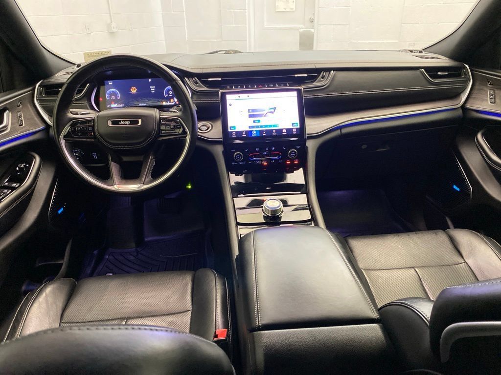 Used 2022 Jeep Grand Cherokee L Overland w/ Luxury Tech Group IV RWD image 13