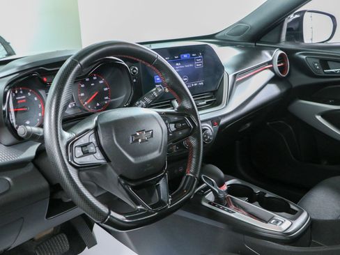 Used 2024 Chevrolet Trax RS w/ Sunroof Package FWD image 23