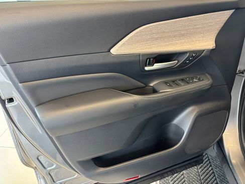 Used 2025 Toyota Grand Highlander AWD image 13