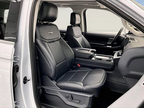 New 2025 Ford Expedition Platinum w/ Driver's Package image 11