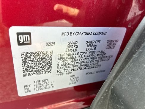 Used 2025 Chevrolet Trax LT w/ LT Convenience Package FWD image 32