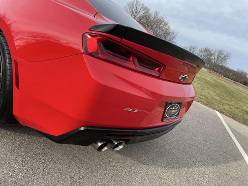 Used 2018 Chevrolet Camaro SS image 19