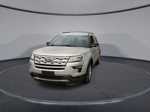 Certified 2018 Ford Explorer XLT w/ Equipment Group 201A AWD/4WD image 3