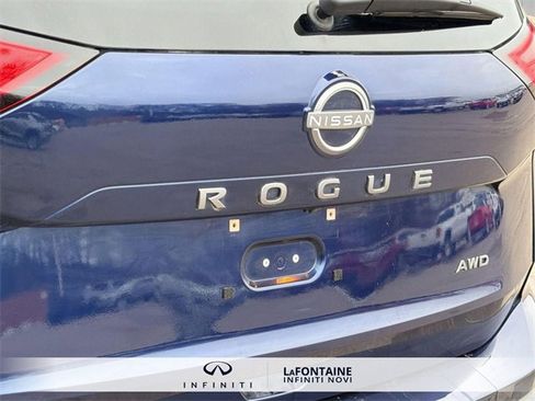 Used 2025 Nissan Rogue SV image 30