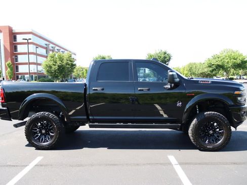 Used 2025 RAM 2500 Big Horn AWD/4WD image 3