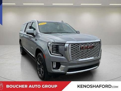 Used 2023 GMC Yukon XL Denali w/ Denali Reserve Package AWD/4WD image 3