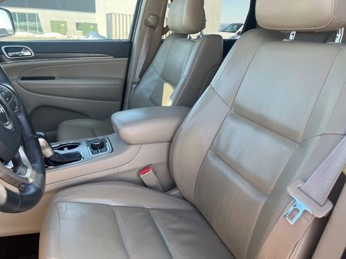 Used 2017 Jeep Grand Cherokee Limited image 11