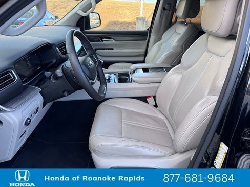 Used 2024 Jeep Wagoneer L Series II w/ Flexible Seating Group image 9