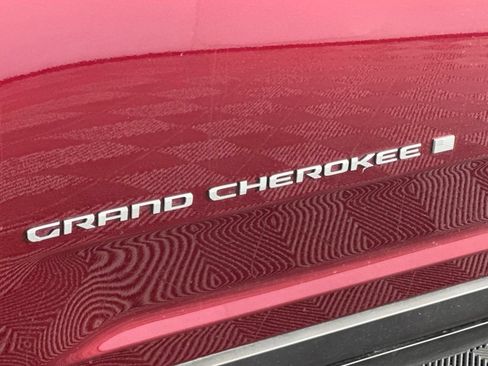Certified 2025 Jeep Grand Cherokee Limited w/ Trailer Tow Package AWD/4WD image 45